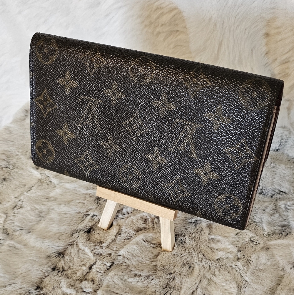 Louis Vuitton Monogram Black and Brown Sarah Wallet - Picture 4 of 16